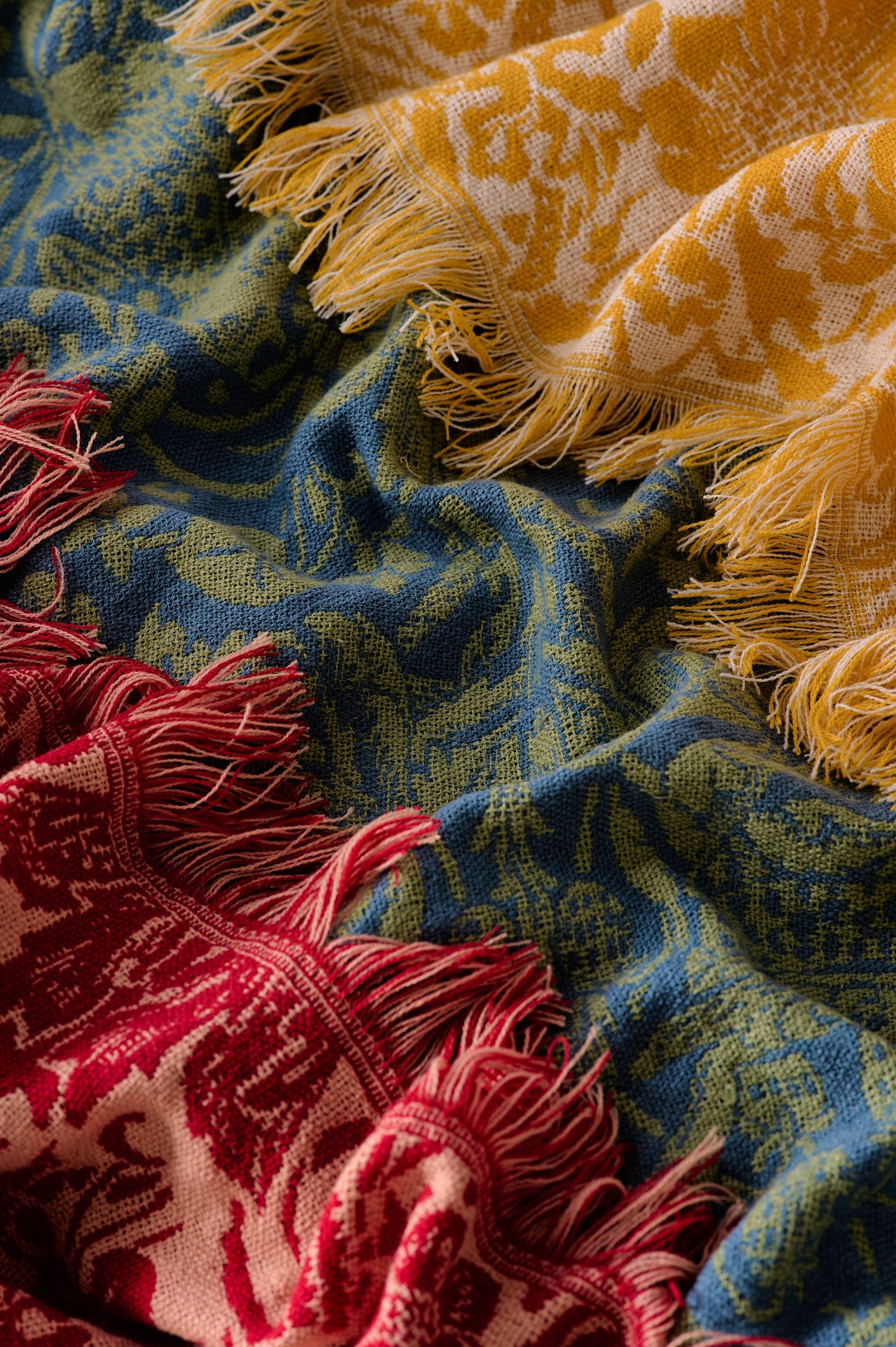 Recycled RPET Blanket William Morris Raspberry Raspberry