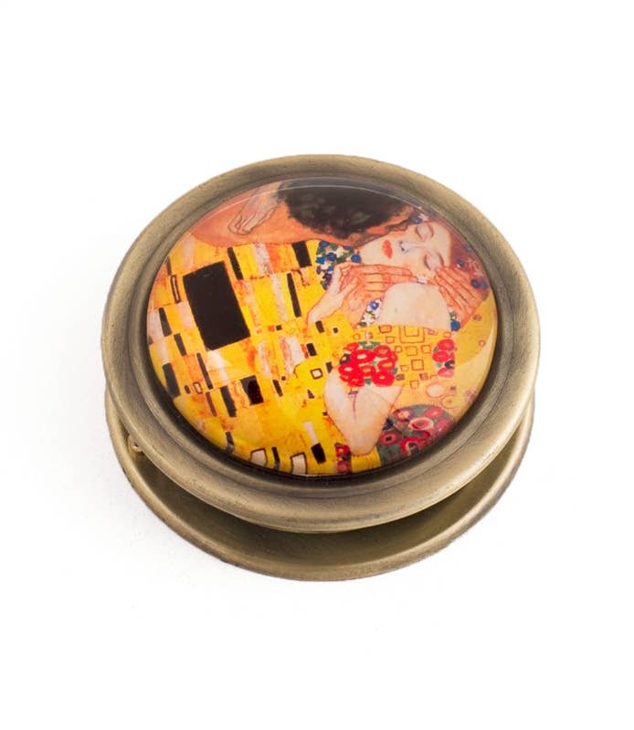 The Kiss Folding Magnifier